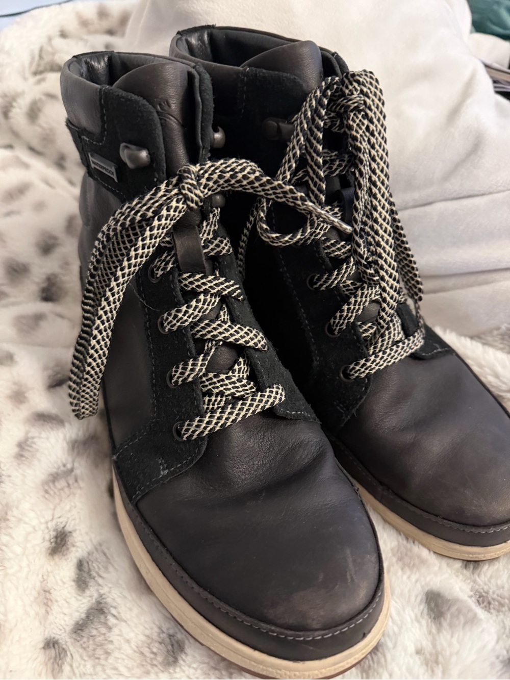 Chaco Women’s Waterproof Leather Lace-Up Ankle Bootie Black US 8 JCH107546